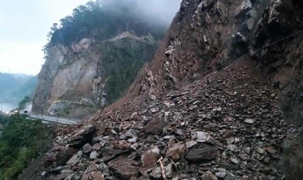 तुइन खोलामा निरन्तर पहिरो, नारायणगढ–मुग्लिन सडक सञ्चालन अनिश्चित तुइन खोलामा निरन्तर पहिरो, नारायणगढ–मुग्लिन सडक सञ्चालन अनिश्चित