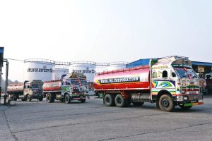 पेट्रोल, डिजेल र मट्टितेलमा प्रतिलिटर १५ रुपैयाँ वृद्धि, पेट्रोल २०२ पुग्यो