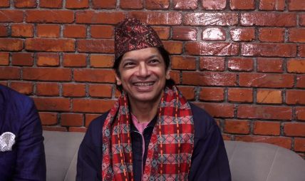 ‘मुसुमुसु हाँसिदेऊ’का गायक शान काठमाडौंमा