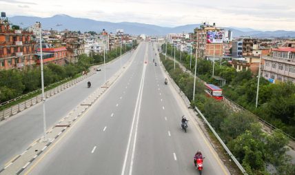 दसैँका लागि गाउँ फर्किने बढेपछि सुनसान बन्दै काठमाडौँका सडक दसैँका लागि गाउँ फर्किने बढेपछि सुनसान बन्दै काठमाडौँका सडक