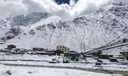 हुम्लाको सिमकोट–हिल्सा सडक खुलाउन हिउँ पन्छाउन थालियो, दुईदेखि तीन दिन लाग्ने अनुमान